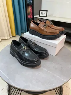 Versace casual slip-on style The upper
