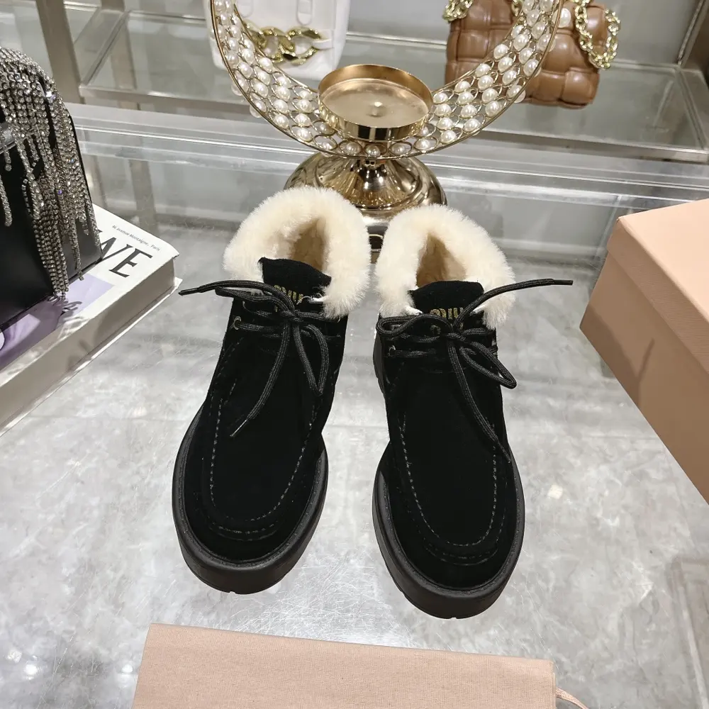 Miu Miu Miu autumn and winter hot style is long overdue. It is a height-increasing artifact