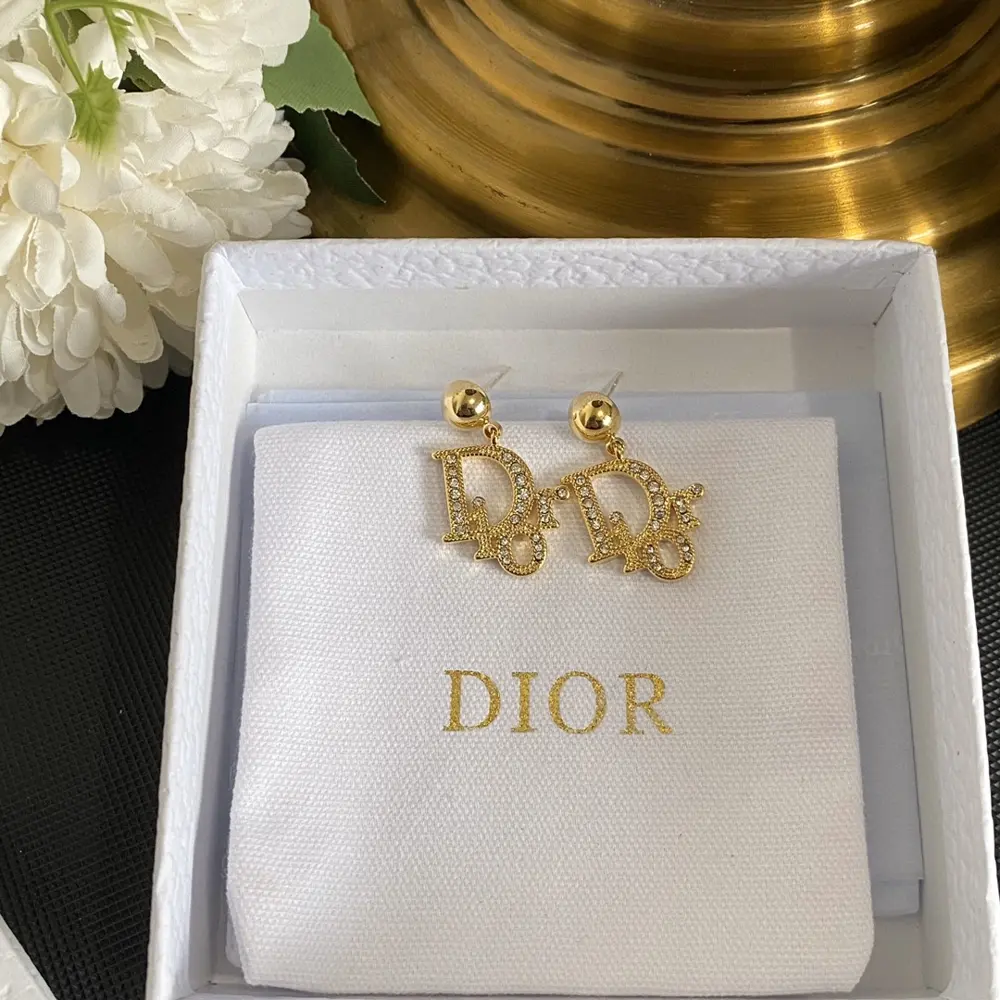 Hot-selling items among celebrities Dior’s heavy-duty fashion crystal diamond tassel full