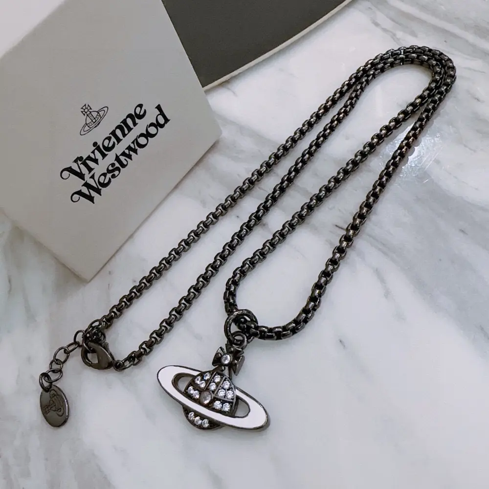 Vivienne Westwood Classic Large Saturn Necklace
