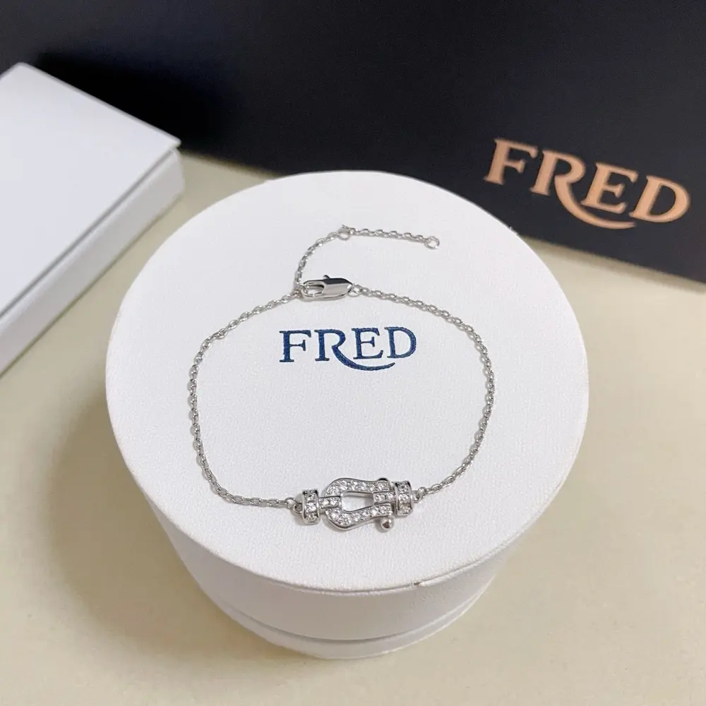 FRED full diamond horseshoe clasp bracelet