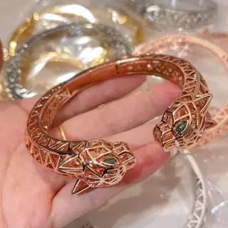 Cartier bright gold double-headed leopard version domineering leopard bracelet. Panthère de
