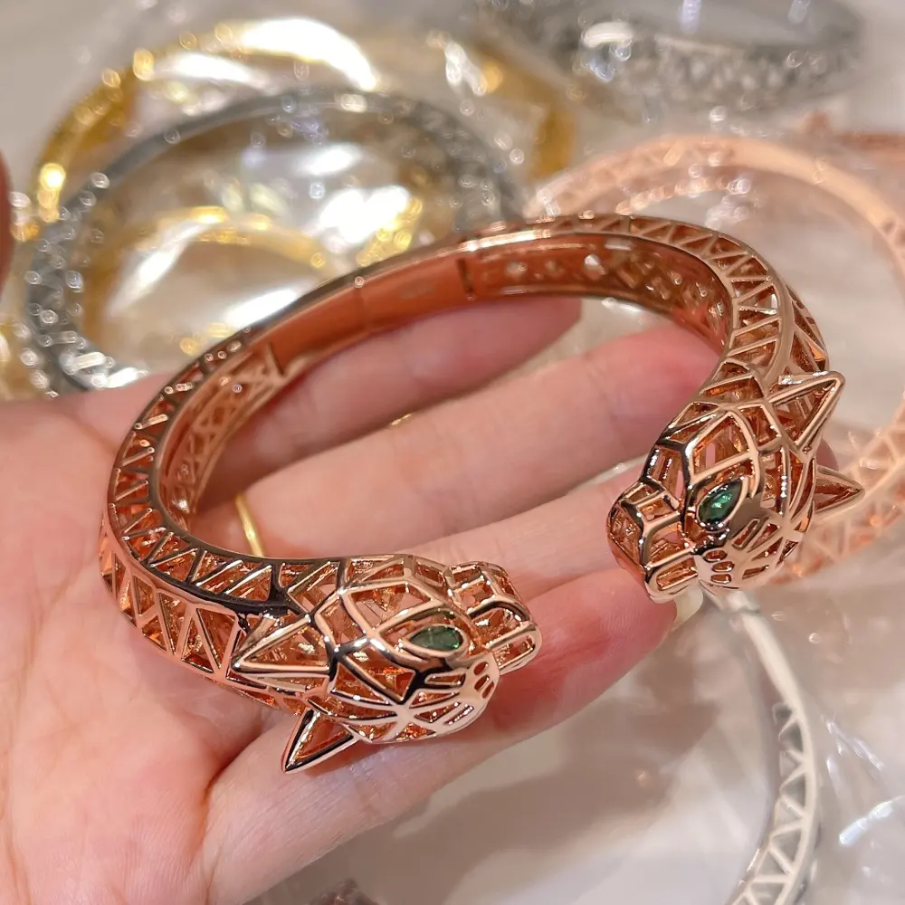 Cartier bright gold double-headed leopard version domineering leopard bracelet. Panthère de