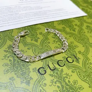 The latest classic Gucci bracelet. Exquisite style and texture. It is absolutely top-notch