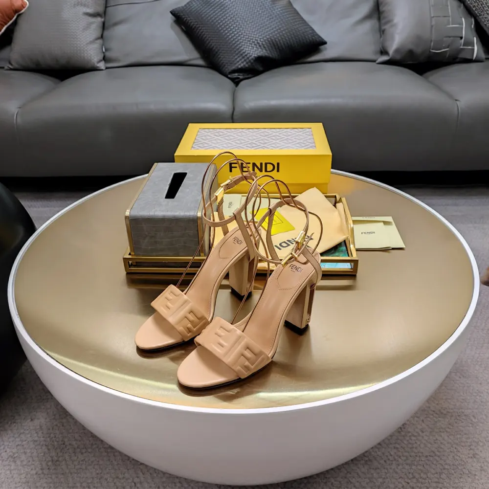 Fendi micro grain cowhide + hollow three-dimensional high heels + classic popular round toe