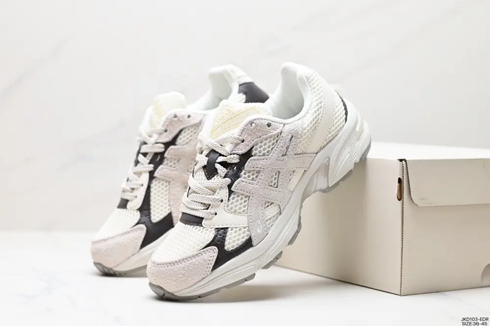 ASICS GEL-1130 uses mesh and leather 1201A256-111