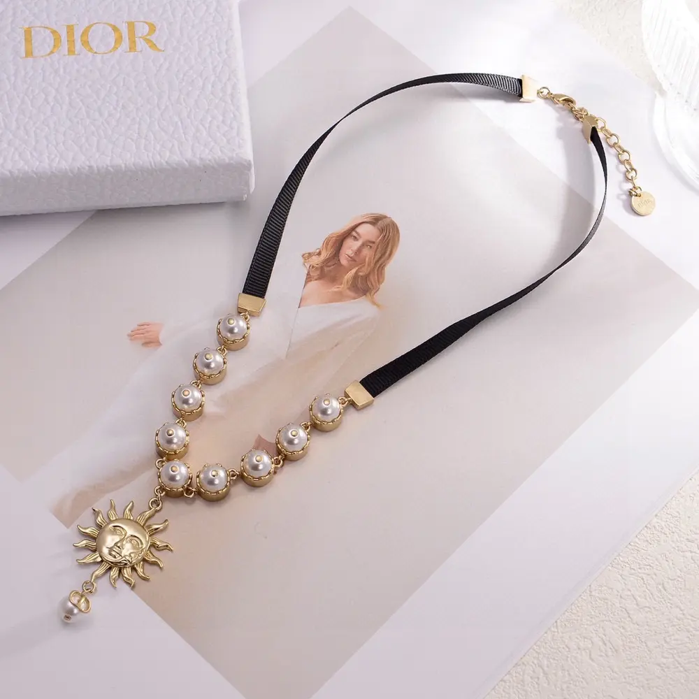 DIOR necklace The same brass material as the counter