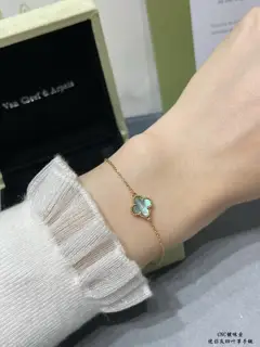 Van Cleef & Arpels Mini Natural Grey Shell Clover Bracelet