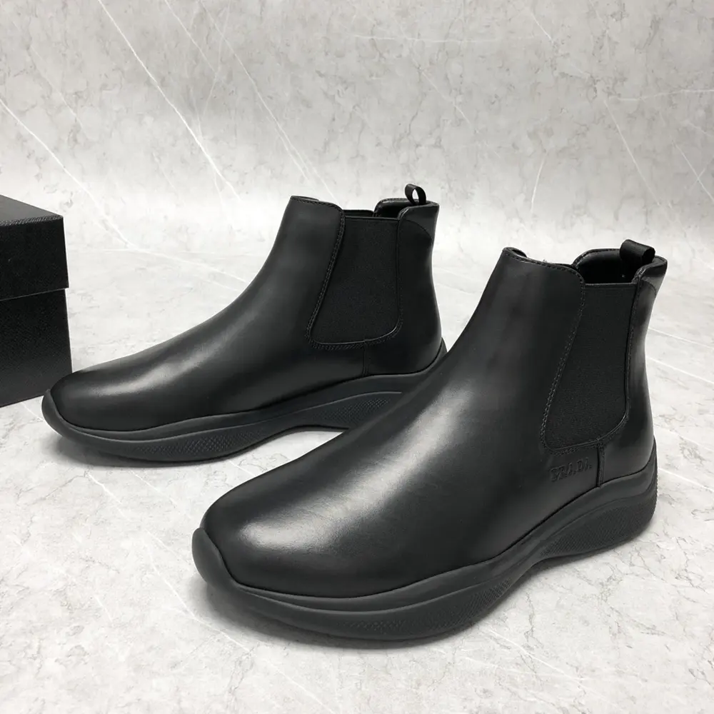 Prada men’s mid-top leather wool boots are out. The finale of the 21 autumn show. The