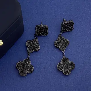 Van Cleef & Arpels Black Diamond Full Diamond Four-Leaf Clover Four-Leaf Flower Diamond
