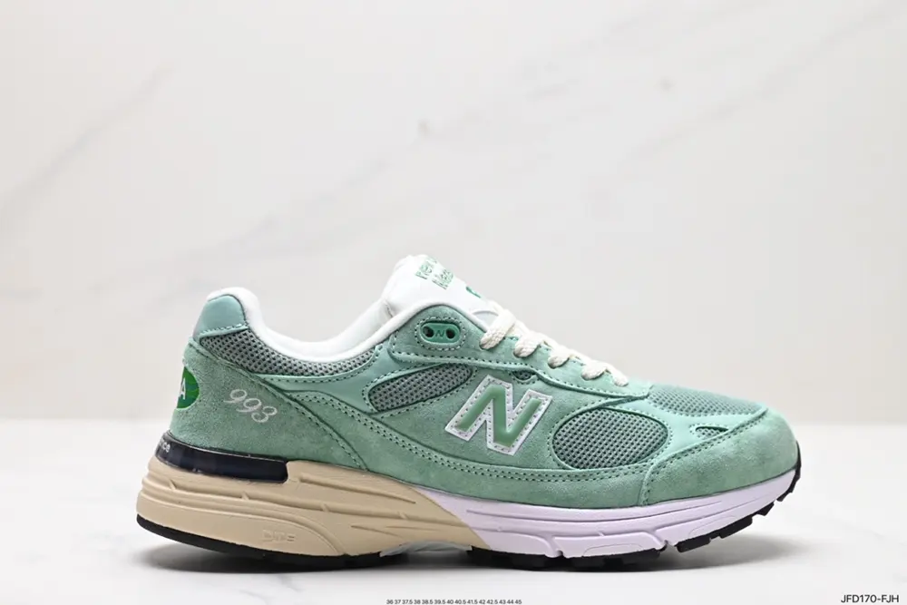 New Balance uses Taiwan-made pig leather and breathable mesh materials MR993PG