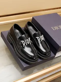 Dior classic loafers combine classic shoe style with retro California style. Slip-on design