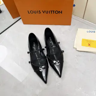 Louis Vuitton flat shoes