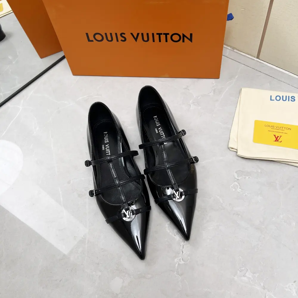 Louis Vuitton flat shoes
