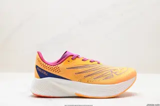 New Balance uses ultra-light and breathable 3D knitted mesh material to construct the upper WRCELSV2