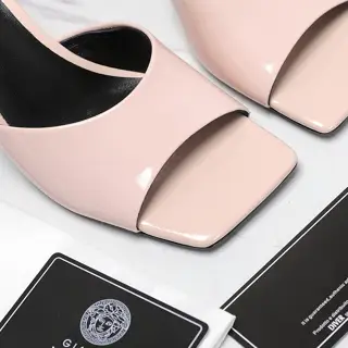 Versace Milan Fashion Show transparent perfume crystal thick heel new perfume heel