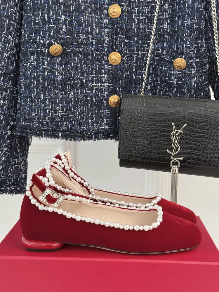 Roger Vivier classic pearl Mary Jane Shoes