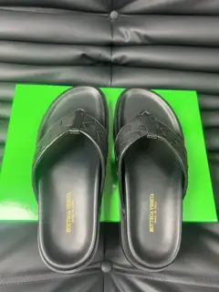 Bottega Veneta men’s spring and summer slippers