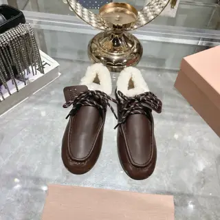 Miu Miu Miu new British style lace-up white shoes casual shoes