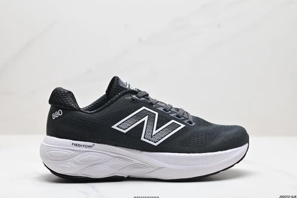 New Balance W880 series retro dad style casual sports jogging shoes The 880 series is New M880L15