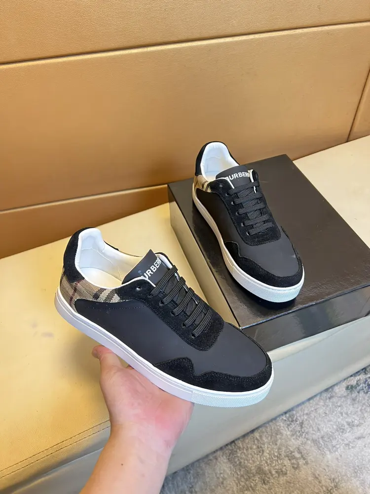 BURBERRY Modern style sneakers