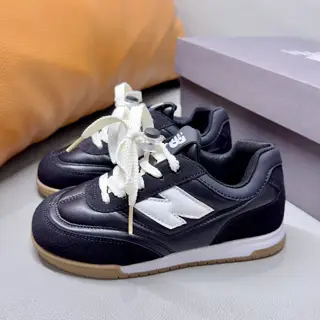 New Balance URC42LA children’s autumn and winter model. Lace-up buckle design