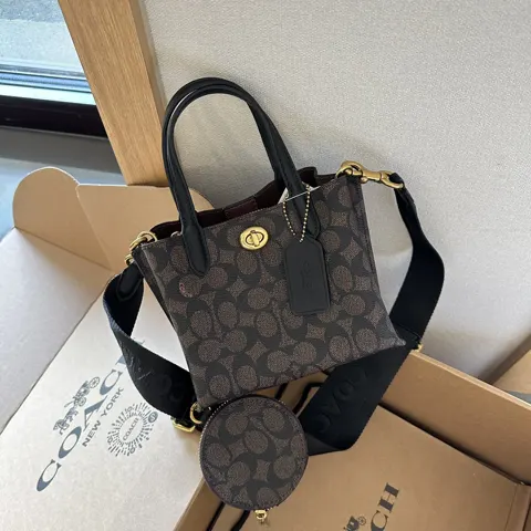 COACH Tote