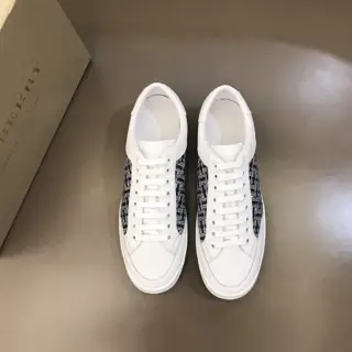 Burberry men’s classic low-top sneakers