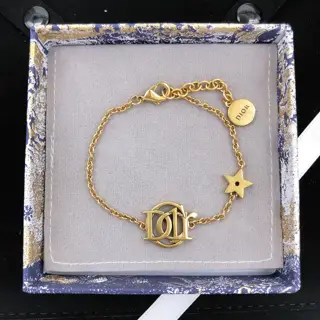 Dior’s latest model DIOR letter diamond bracelet