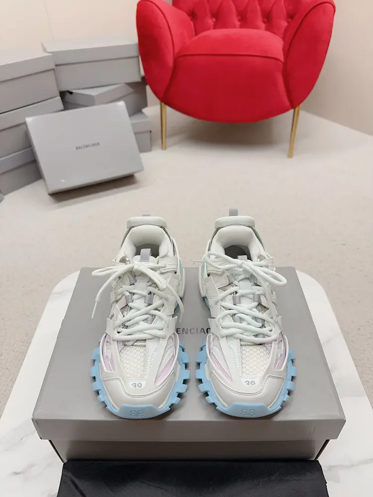 Balenciaga track series 3.0 three-generation sports dad shoes are super fashionable ~ the
