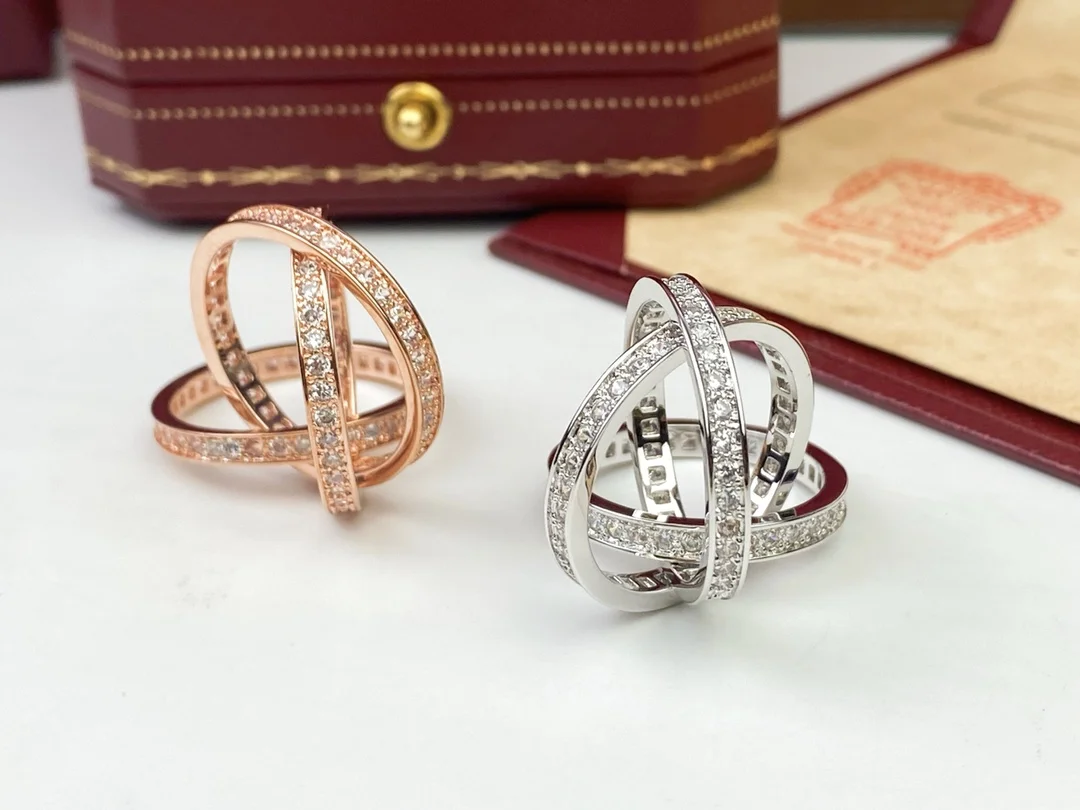 Cartier Three-ring diamond ring Each piece carries the memory of love