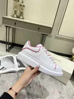 Alexander McQueen classic star hit all-match white shoes