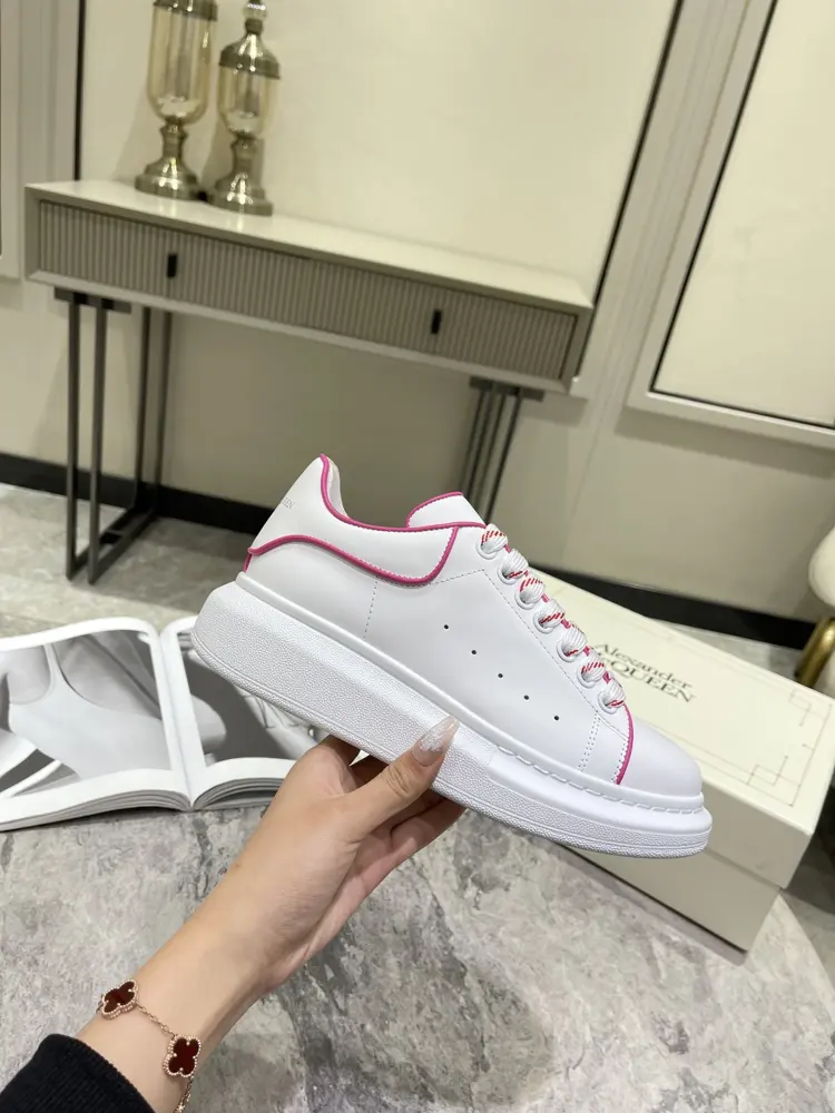 Alexander McQueen classic star hit all-match white shoes