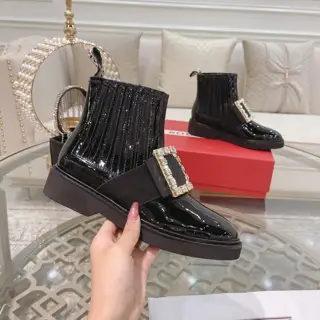 Roger Vivier’s autumn and winter official website launches classic diamond buckle patent