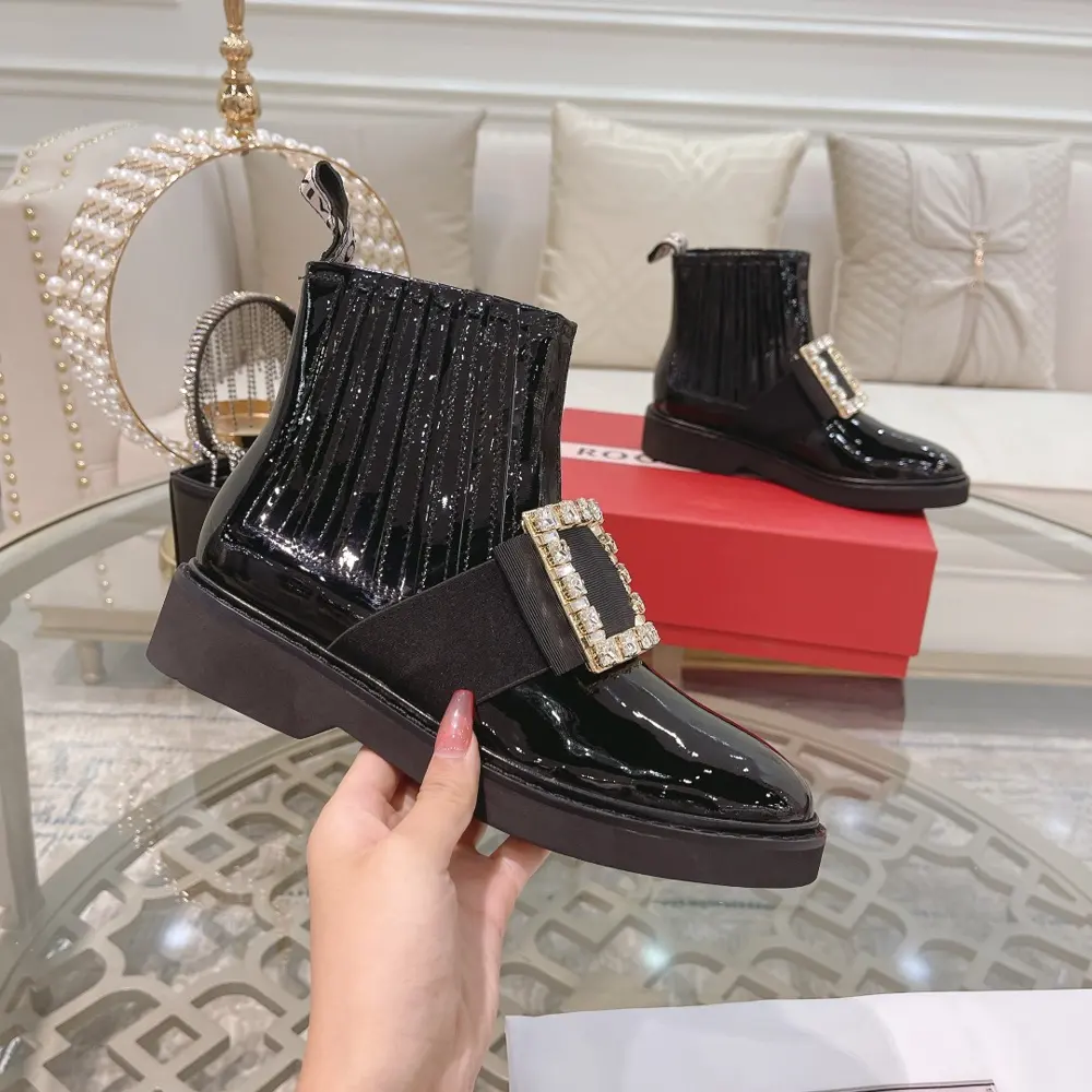 Roger Vivier’s autumn and winter official website launches classic diamond buckle patent
