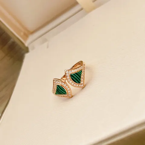 Bvlgari Diva series Malachite skirt ring fan-shaped classic