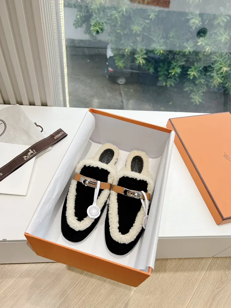 Hermès Teddy Fur Bun Toe Fur and Leather Curly Fur Slippers This year