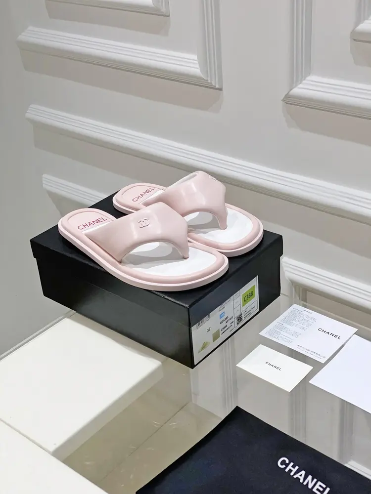 Chanel bread flip-flops are so beautiful