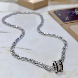 Bvlgari DIVAS’ DREAM series is in perfect condition and has invincible details. The unique