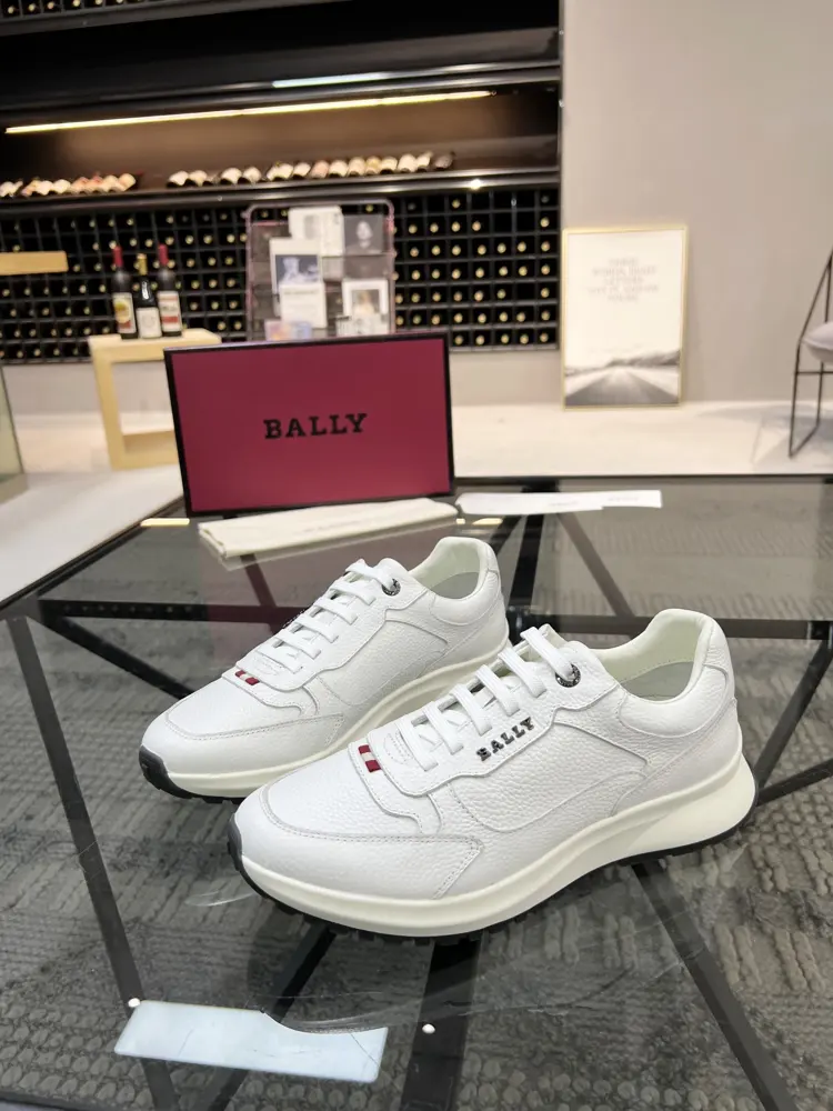 BALLY casual sports shoes series are coming to the counter at the same time