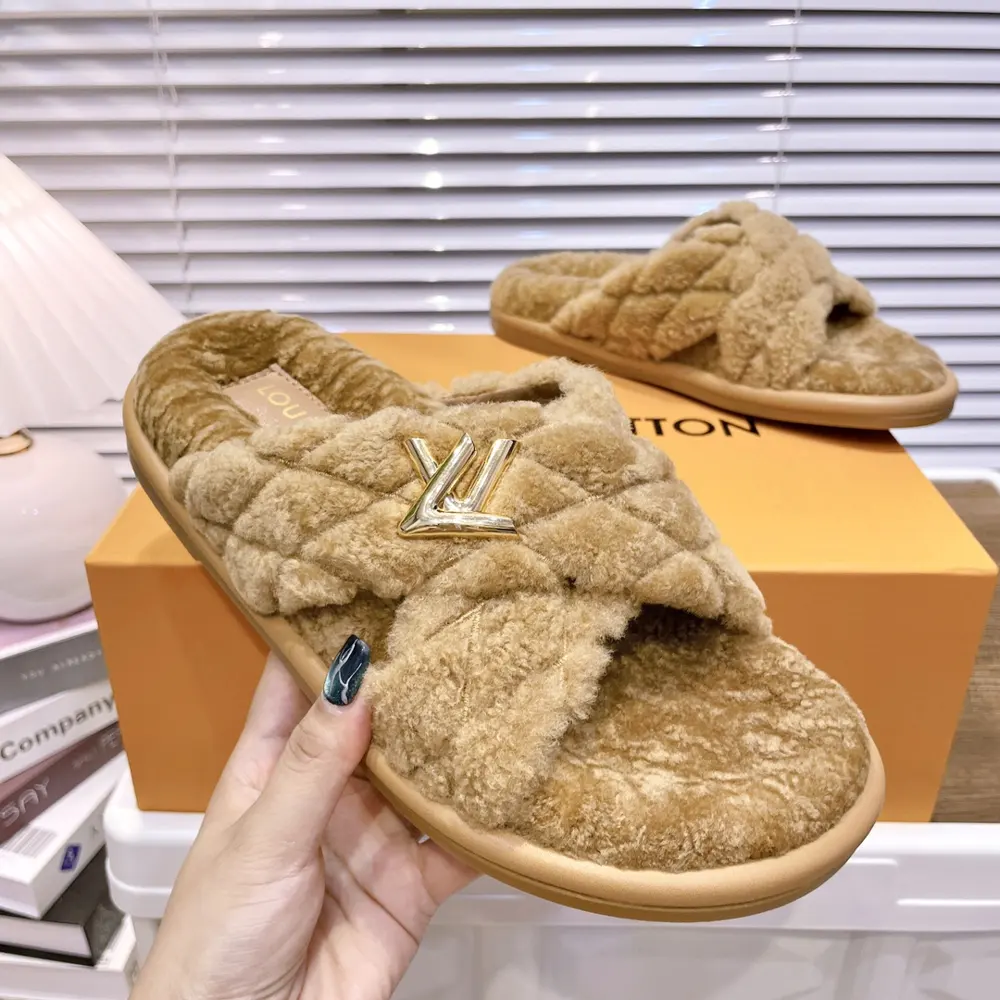 Louis Vuitton flat wool slippers