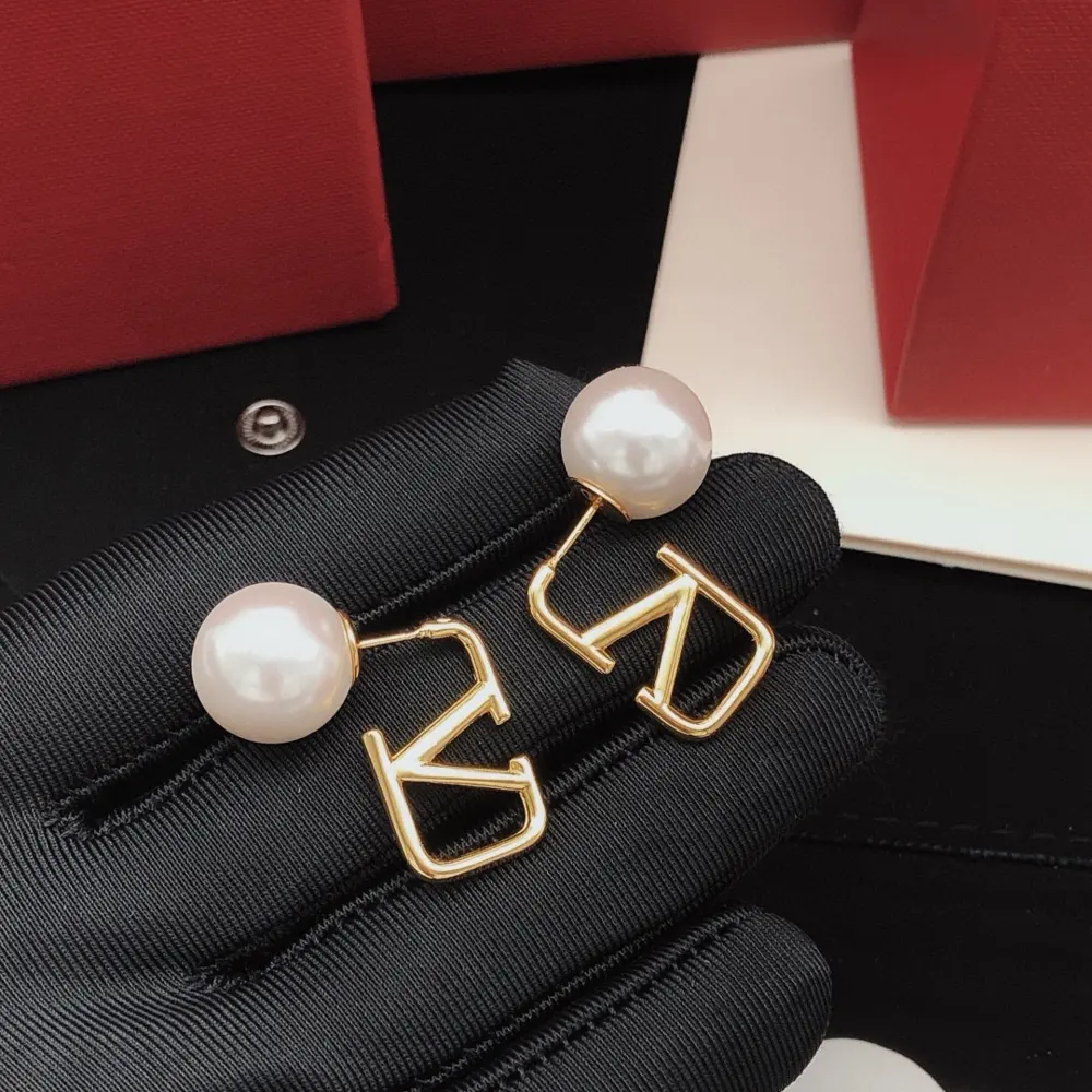 Valentino earrings with glossy pearls