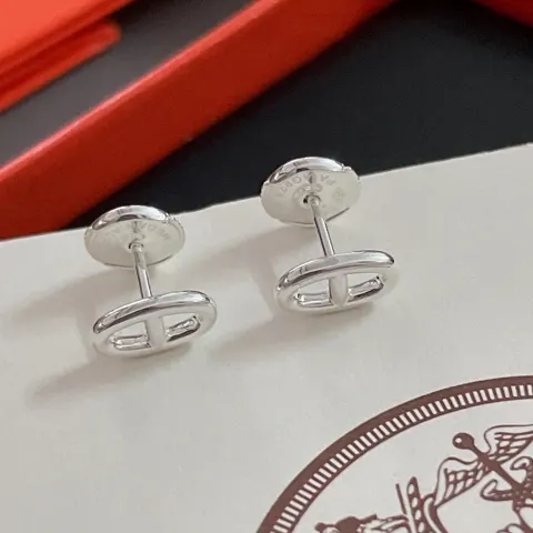 [Hermes H pig nose earrings] Seiko version of Hermes earrings Very small and cute earrings