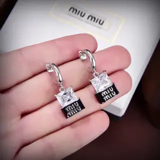 miumiu earrings The same brass material as the counter