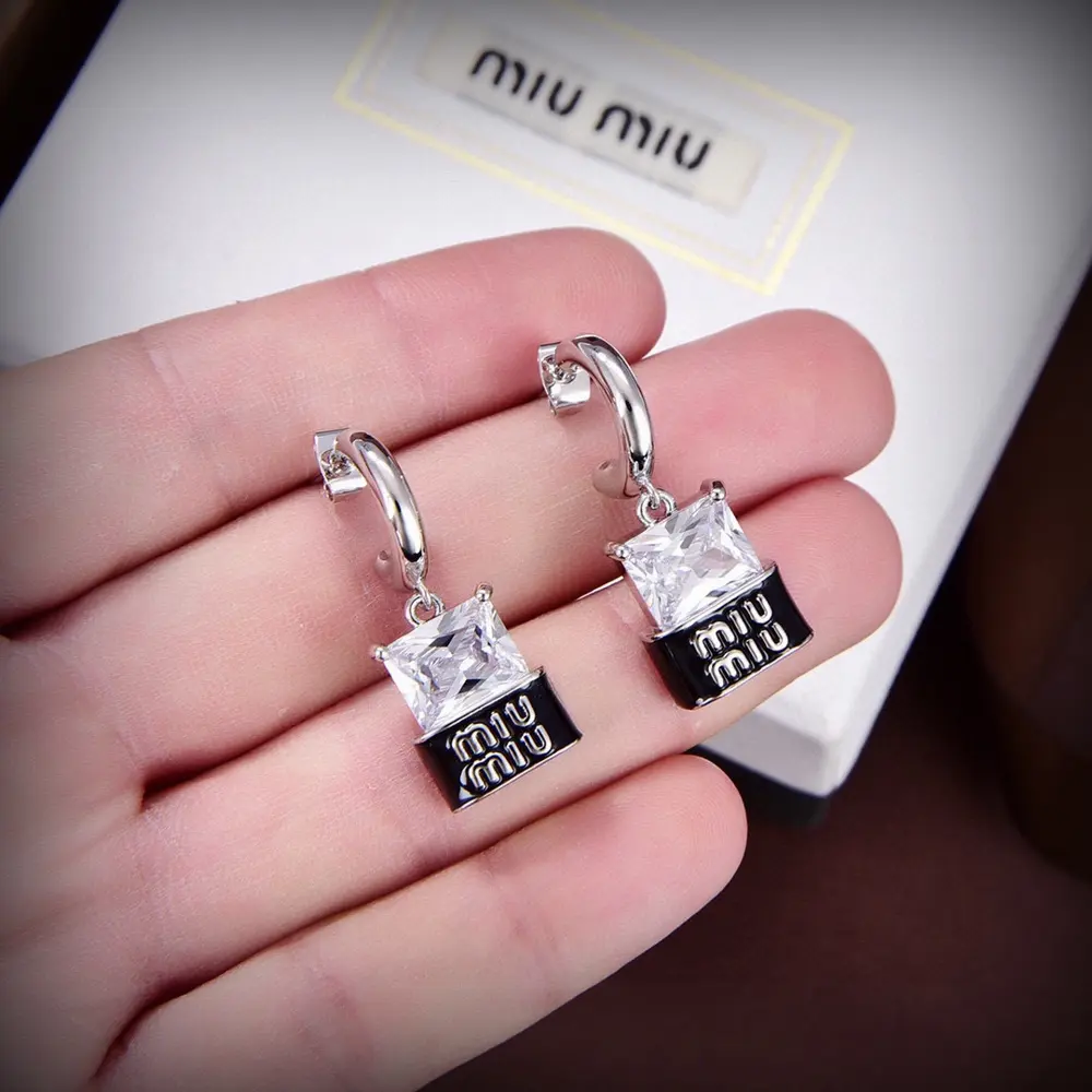 miumiu earrings The same brass material as the counter