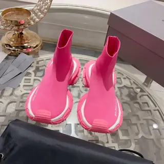 BALENCIAGA9th generation. Balenciaga 3XL has launched sock shoes. The new series inherits