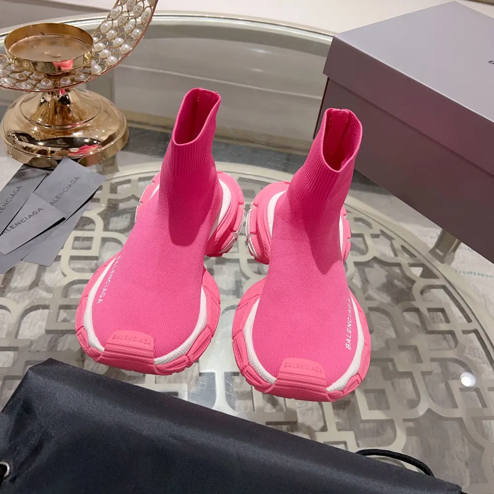 BALENCIAGA9th generation. Balenciaga 3XL has launched sock shoes. The new series inherits