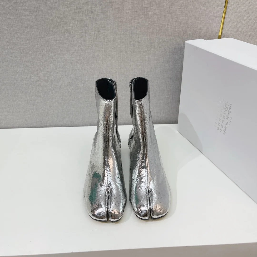 Maison Margiela. Internet celebrity recommended split-toe women’s boots Fabric: imported