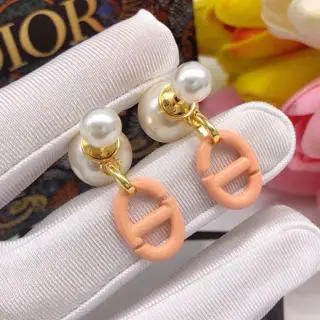 DIOR C earrings The same brass material as the counter
