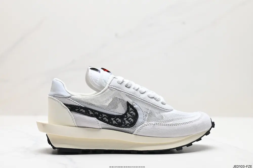 Japanese deconstruction aesthetics SACAI joint × NIKE LDV Waffle overlapping design Sneakers CN8898-002